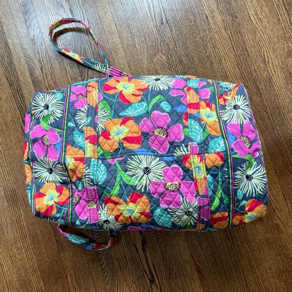 Vera Bradley large duffel bag in Jazzy Blooms - Picture 4 of 9